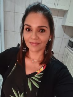 María R.